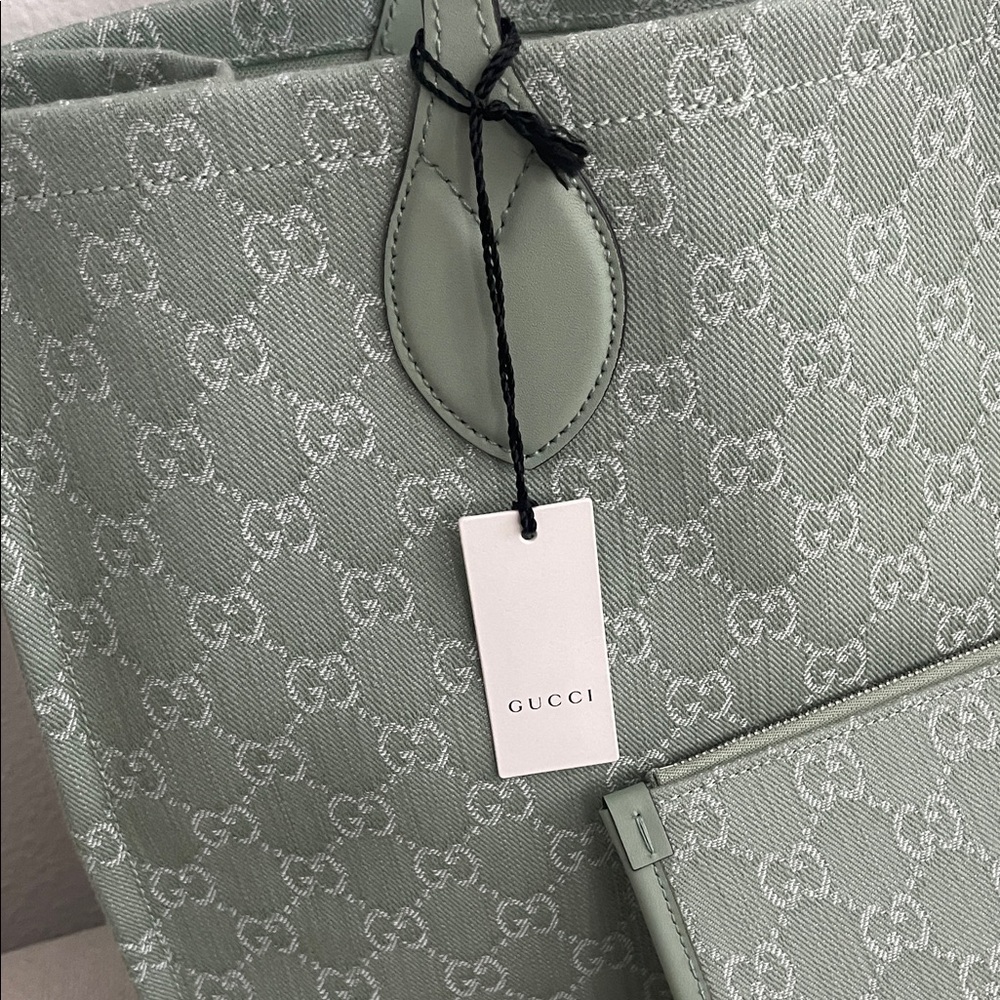 $3850 New GUCCI LG Mint Sage Green Supreme Tote with Detachable Matching Pouch - Picture 4 of 17